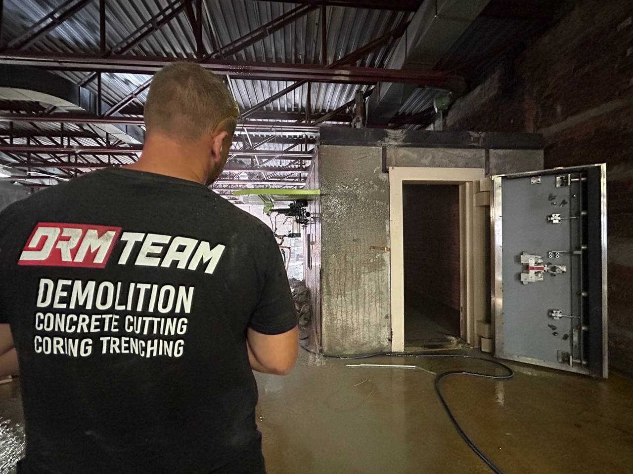 Bank vault door before removal